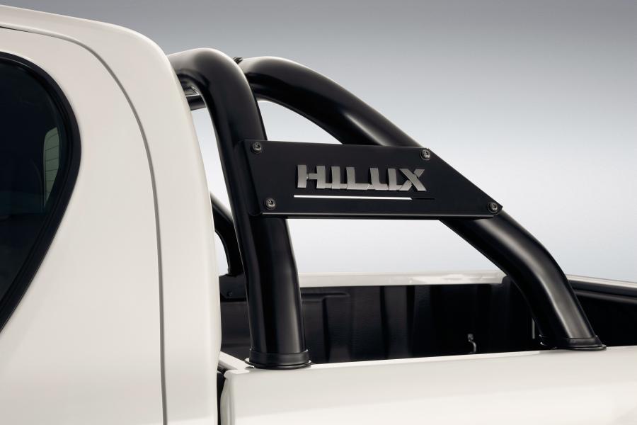 Детали экстерьера Toyota Hilux GR Sport Double Cab 2018 года  (LA) (фото 9 из 19)